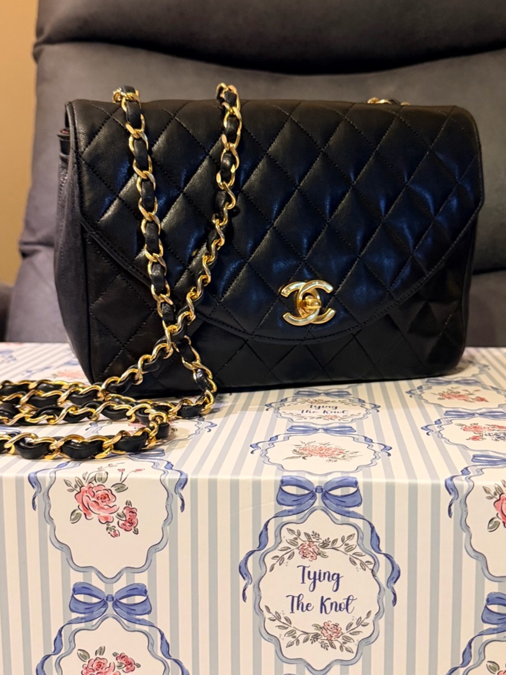 24K CHANEL Black Quilted vintage Single Flap Shoulder Bag with Gold Hardware